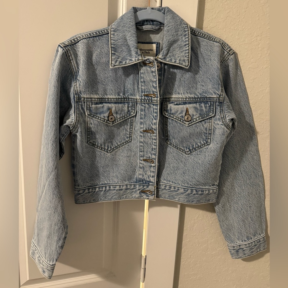 Abercrombie & Fitch Drapey Cropped Denim Jacket